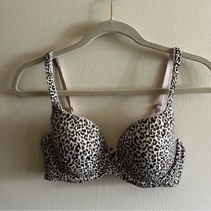 NWOT Victoria's Secret Body By
Victoria Demi
Bra, 34D